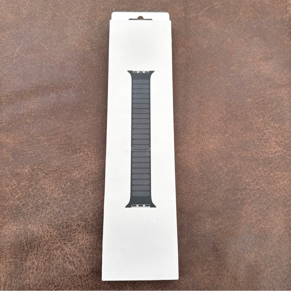 Apple Watch Midnight Leather Link 45MM M/L Magnetic Closure HKK4042822 New